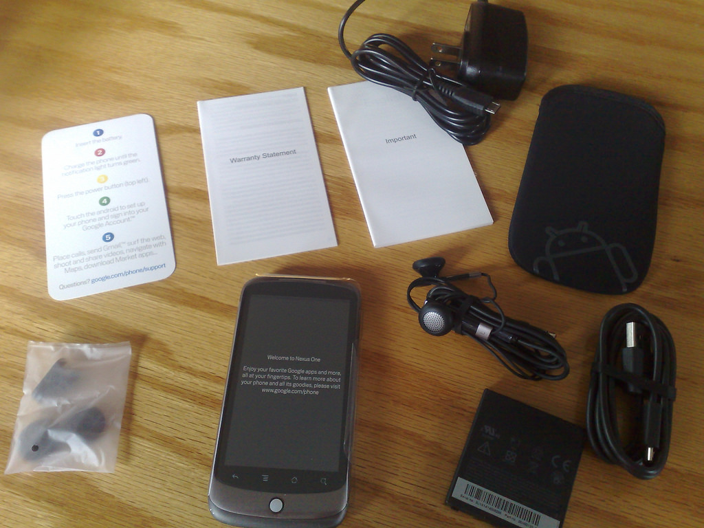 What comes with a Google Nexus One