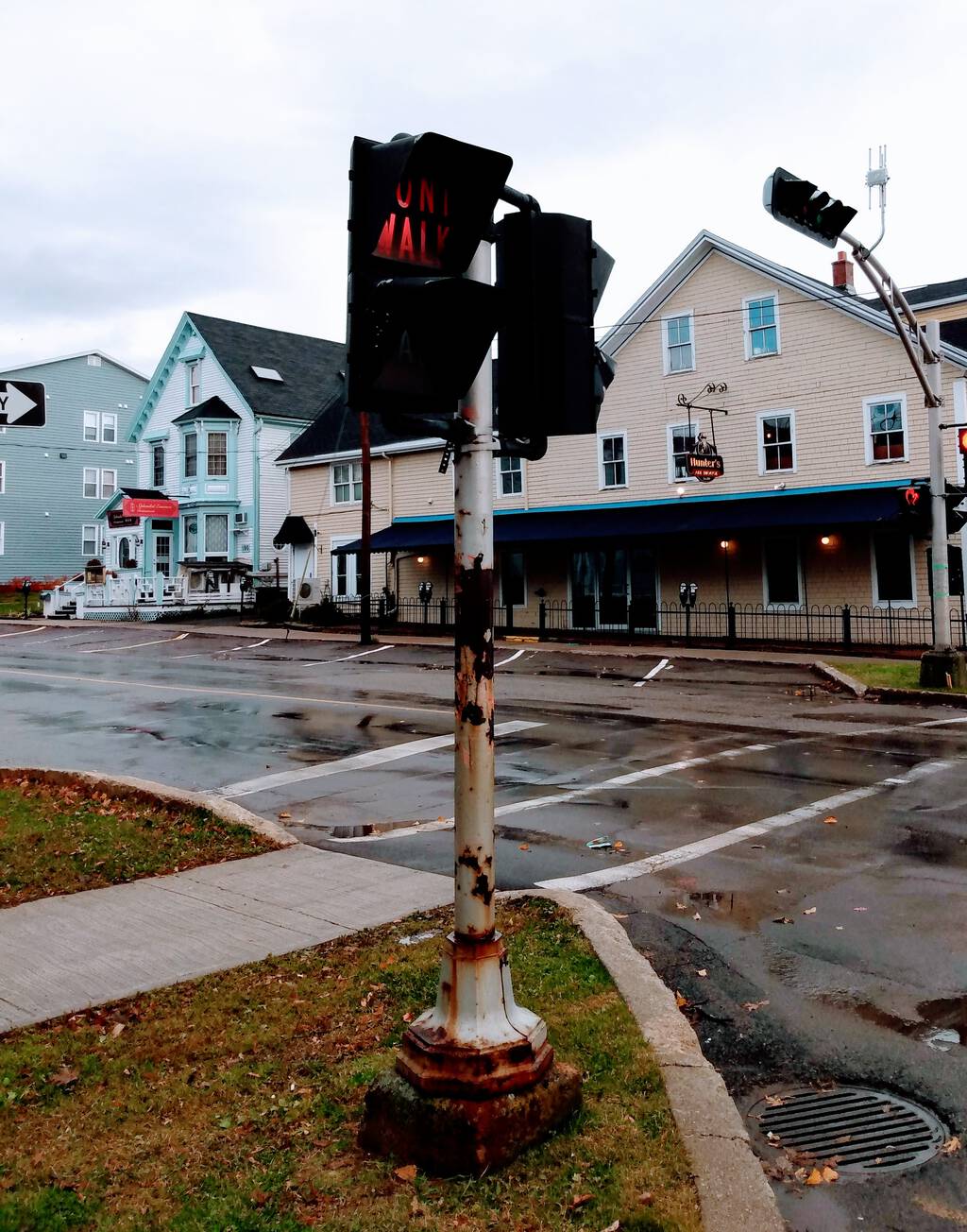 the-oldest-traffic-light-in-charlottetown