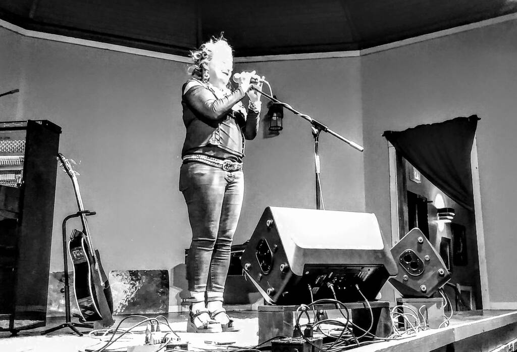 Black and white photo of Jane Siberry at Harmony House, May 22, 2019