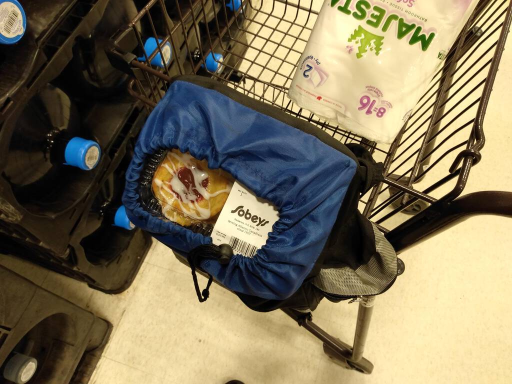 My panier on the side of my grocery cart